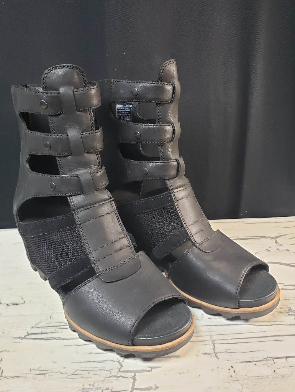 Sorel 'Joanie' Gladiator Wedge/ Mesh Sandals in Black - Women's size 9.5